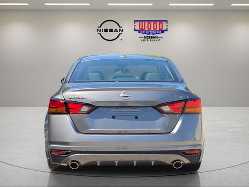 Used 2024 Nissan Altima 2.5 SV w/ SV Premium Package FWD image 3