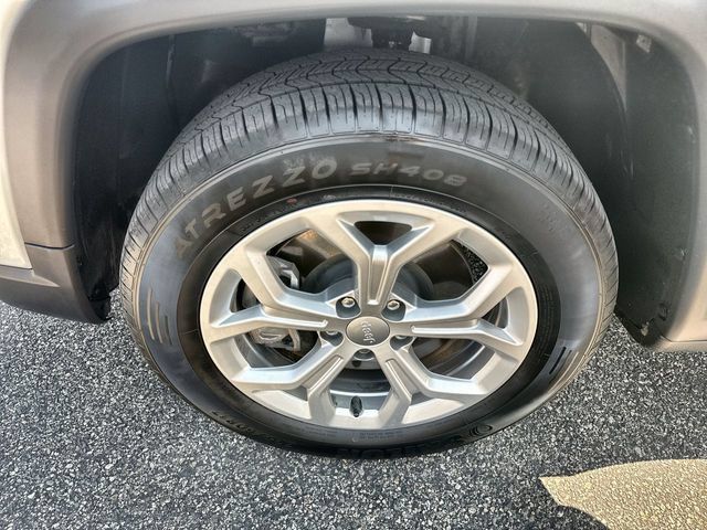 Used 2024 Jeep Compass Latitude AWD/4WD image 10