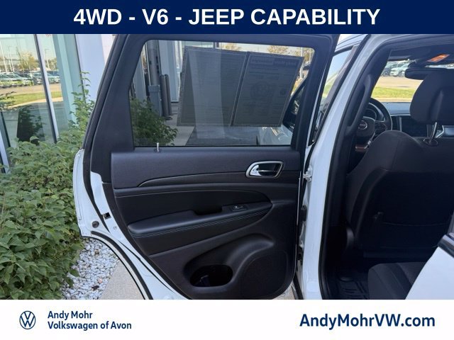 Used 2018 Jeep Grand Cherokee Laredo AWD/4WD image 18