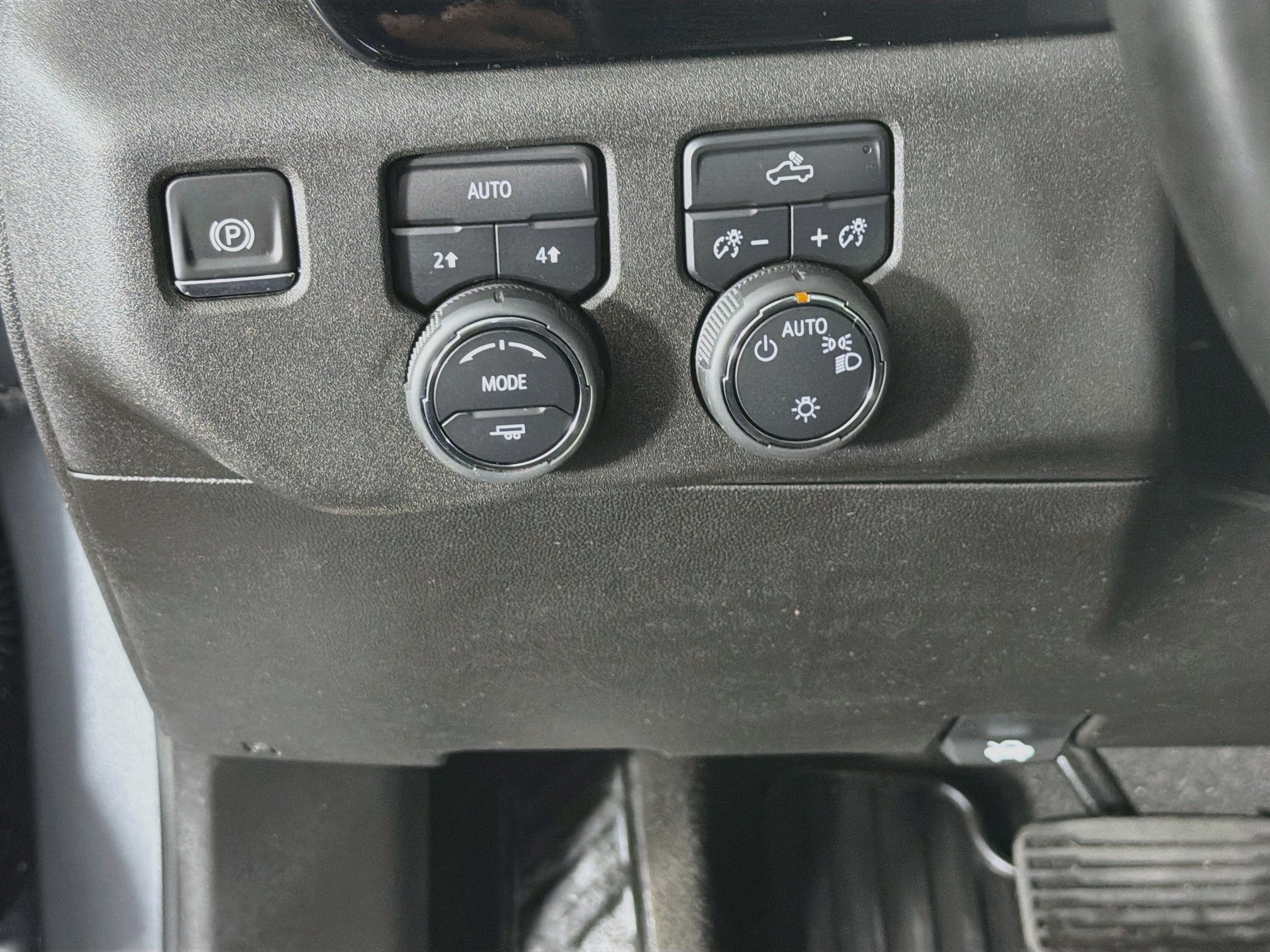Used 2024 Chevrolet Silverado 1500 LT AWD/4WD image 16