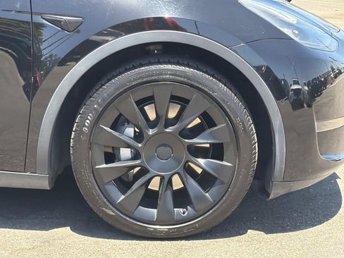 Used 2021 Tesla Model Y Long Range AWD/4WD image 24