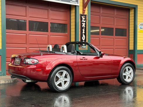 Used 2007 MAZDA MX-5 Miata Sport w/ Convenience Pkg image 11