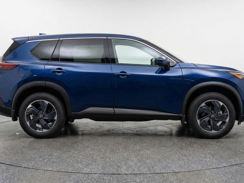 Used 2025 Nissan Rogue SV image 11