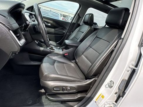 Certified 2022 GMC Terrain SLT w/ Infotainment Package II image 20