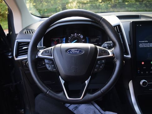 Used 2022 Ford Edge SEL w/ Convenience Package AWD/4WD image 4
