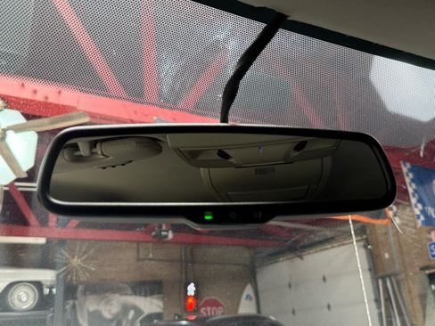 Used 2014 Chrysler Town & Country Touring FWD image 23