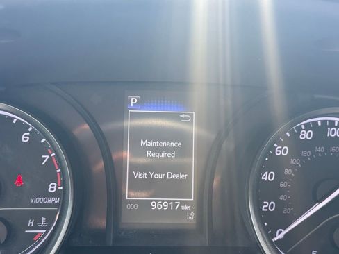Used 2022 Toyota Camry SE FWD image 14
