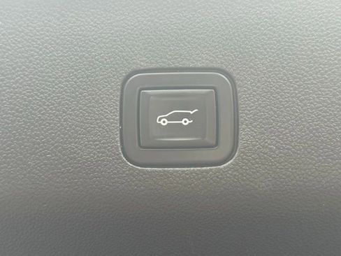 Used 2021 Chevrolet Tahoe High Country w/ Premium Package image 26