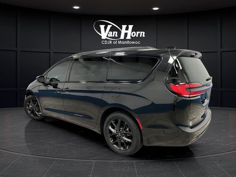 Used 2023 Chrysler Pacifica Touring-L w/ S Appearance Package AWD/4WD image 5