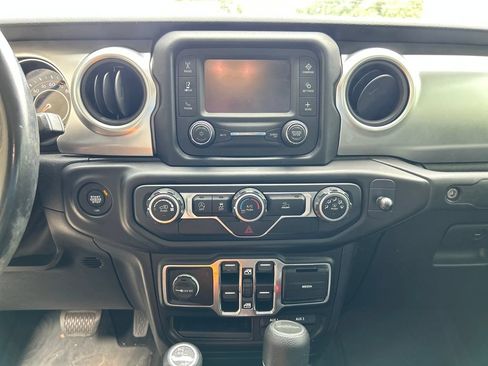 Used 2021 Jeep Gladiator Sport AWD/4WD image 15