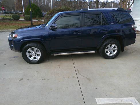 Used 2022 Toyota 4Runner SR5 Premium image 8