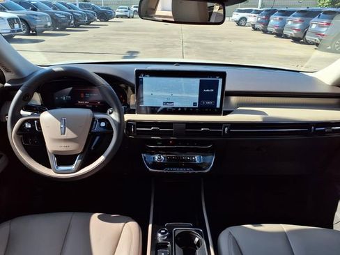 Certified 2024 Lincoln Corsair FWD image 6