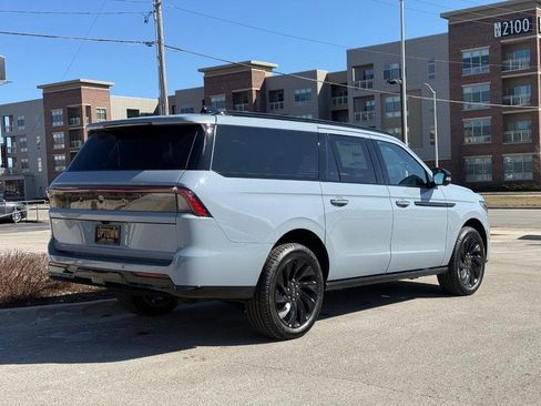 New 2026 Lincoln Navigator L Reserve w/ Jet Appearance Package AWD/4WD image 3