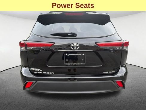 Used 2023 Toyota Highlander XLE AWD/4WD image 11