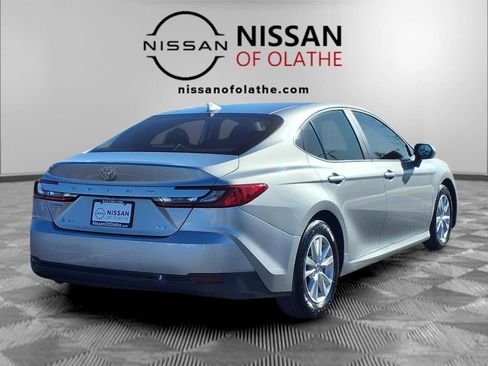 Used 2025 Toyota Camry LE image 28