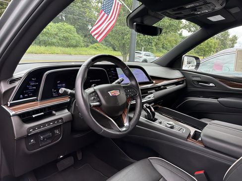 Used 2024 Cadillac Escalade Premium Luxury w/ Performance Package AWD/4WD image 9