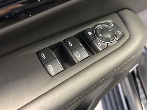 Used 2025 Chevrolet Tahoe High Country AWD/4WD image 30