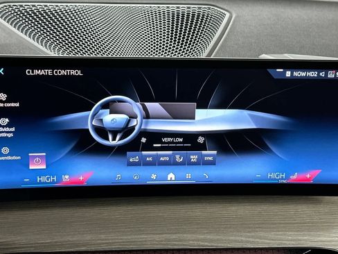 Used 2025 BMW 230i Coupe w/ Premium Package image 20