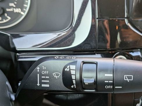 Used 2023 Nissan Pathfinder SL AWD/4WD image 29