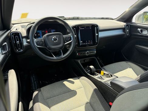 Used 2023 Volvo XC40 B5 Core AWD/4WD image 15