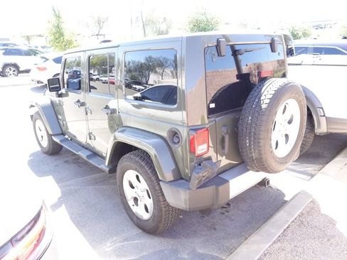 Used 2015 Jeep Wrangler Unlimited Sahara w/ Max Tow Package AWD/4WD image 4