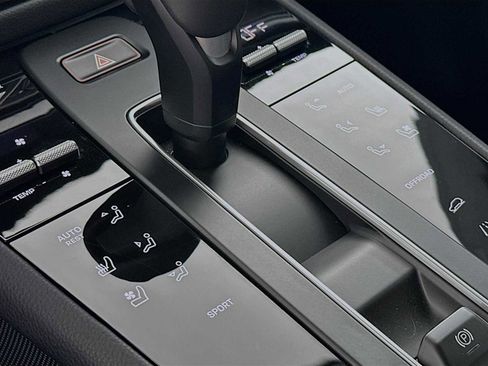 Certified 2025 Porsche Macan image 21