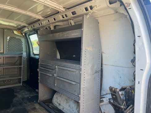 Used 2013 Chevrolet Express 2500 image 9