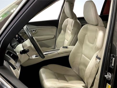 Used 2024 Volvo XC90 B5 Core w/ Climate Package image 26