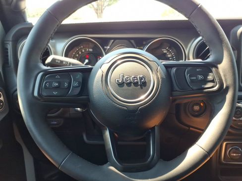 Used 2023 Jeep Wrangler Unlimited w/ Sun & Screen Package AWD/4WD image 27