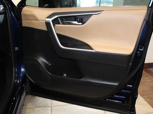 Used 2020 Toyota RAV4 Limited AWD/4WD image 27