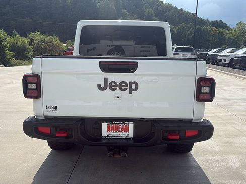 Used 2024 Jeep Gladiator Rubicon AWD/4WD image 5