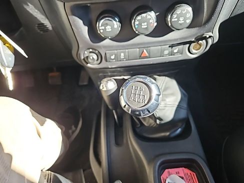 Used 2016 Jeep Wrangler Unlimited Rubicon w/ Connectivity Group image 19