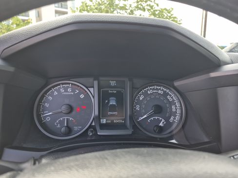 Used 2018 Toyota Tacoma TRD Sport AWD/4WD image 10