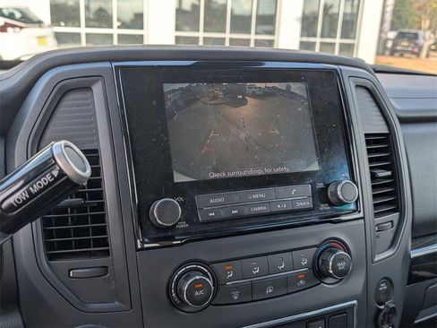 Used 2022 Nissan Titan SV image 14