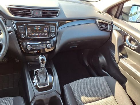 Used 2019 Nissan Rogue Sport SV w/ All-Weather Package AWD/4WD image 4
