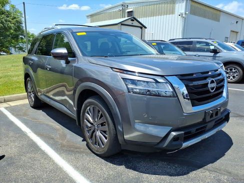 Used 2023 Nissan Pathfinder SL w/ SL Premium Package AWD/4WD image 13