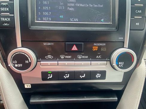 Used 2014 Toyota Camry LE FWD image 14