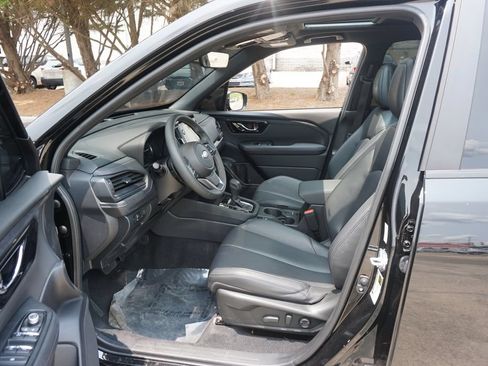 Used 2025 Subaru Forester Limited AWD/4WD image 2