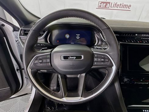 Used 2023 Jeep Grand Cherokee Altitude AWD/4WD image 20