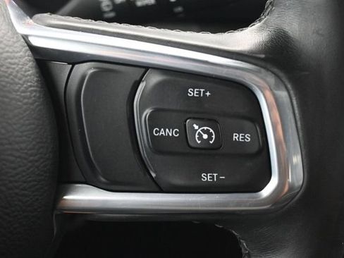 Used 2022 Jeep Wrangler Unlimited Sahara AWD/4WD image 11