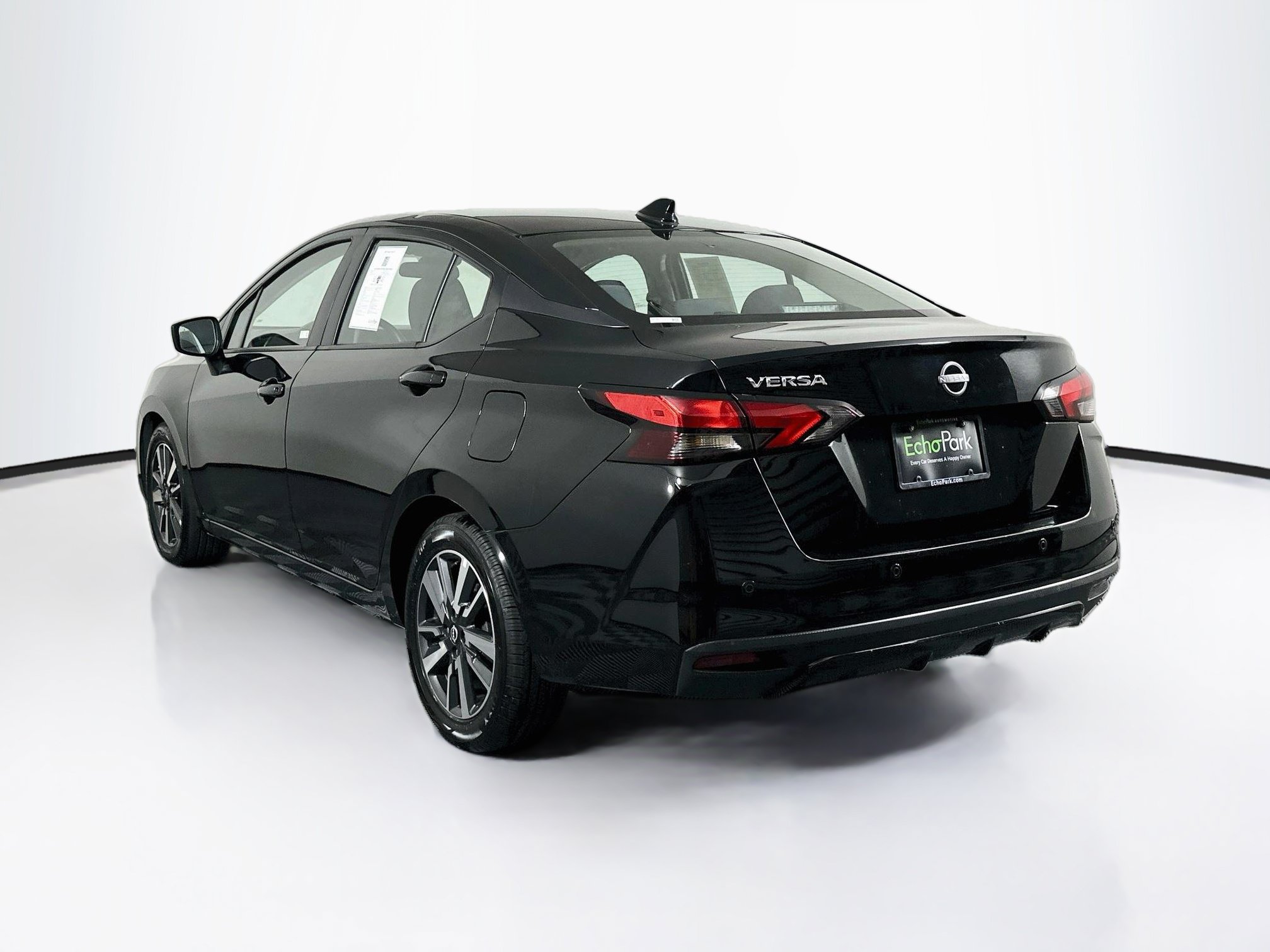 Used 2025 Nissan Versa SV FWD image 5