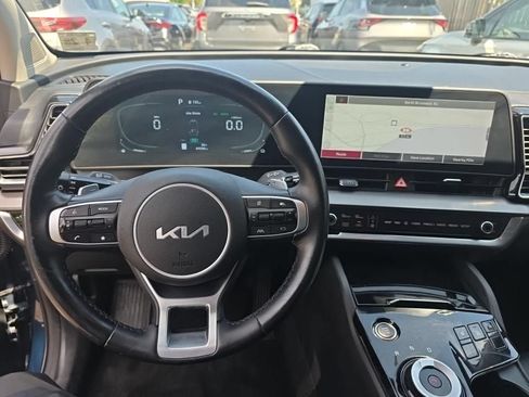 Used 2023 Kia Sportage EX AWD/4WD image 3