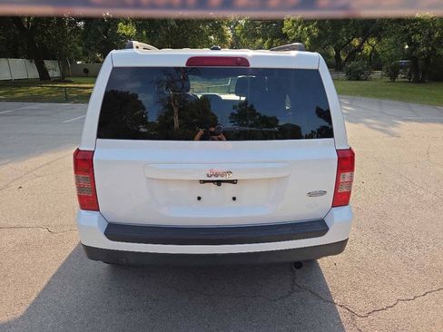 Used 2016 Jeep Patriot Latitude FWD image 4