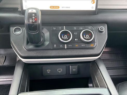 Used 2023 Land Rover Defender 110 S AWD/4WD image 32