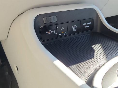 Used 2025 Hyundai Kona SEL FWD image 24