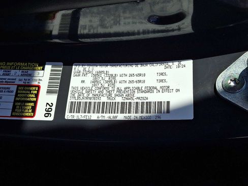 Used 2024 Toyota Tacoma TRD Sport w/ TRD Sport Upgrade Package AWD/4WD image 27