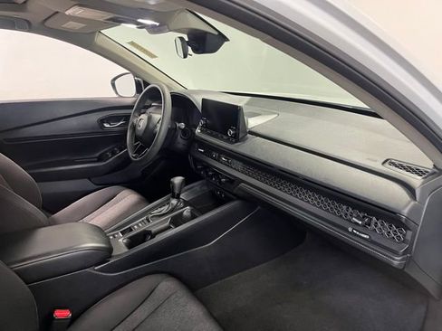 Used 2025 Honda Accord SE image 11