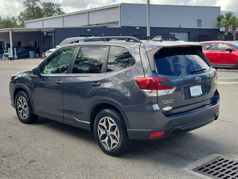 Used 2022 Subaru Forester Premium AWD/4WD image 5