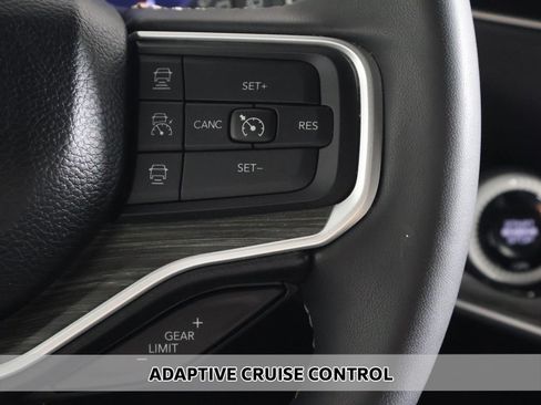 Used 2024 Jeep Wagoneer L Series III w/ Flexible Seating Group AWD/4WD image 5