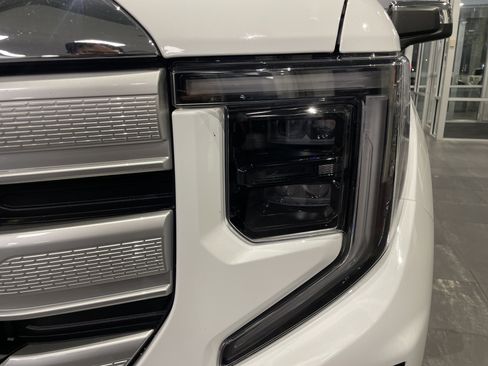 Used 2023 GMC Sierra 1500 SLE AWD/4WD image 5